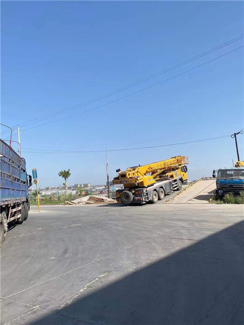 宁洱县25吨吊车的租赁价格大概是多少？