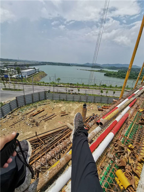 宁洱县作业中发生设备损坏或人员意外，责任怎么划分？