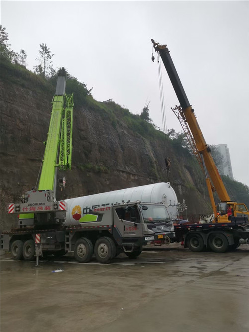 宁洱县“不怕风雨冻”—— 吊车的 “恶劣环境适应” 技术